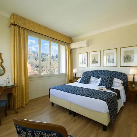 מלון Park Palace 4*