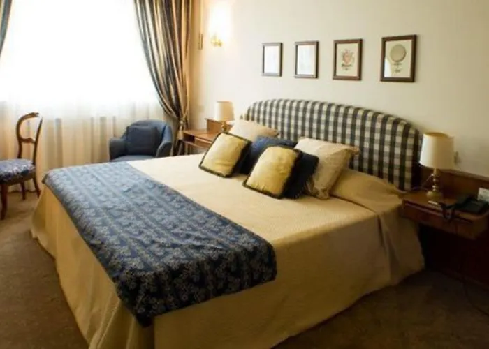 بارك بالاس فندق 4*